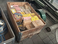 Grote partij schuur-polijst en snijmateriaal - afbeelding 1 van  2