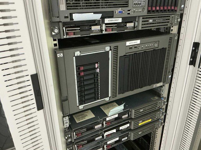 Grote partij servers - afbeelding 3 van  18
