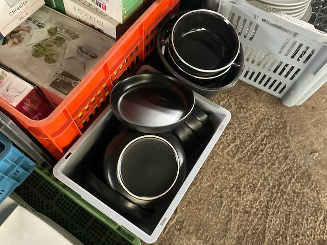 Grote partij servies en glaswerk - afbeelding 7 van  11