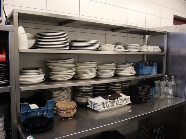 Grote partij servies - afbeelding 1 van  9