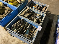 Grote partij spanbandratels - afbeelding 1 van  4