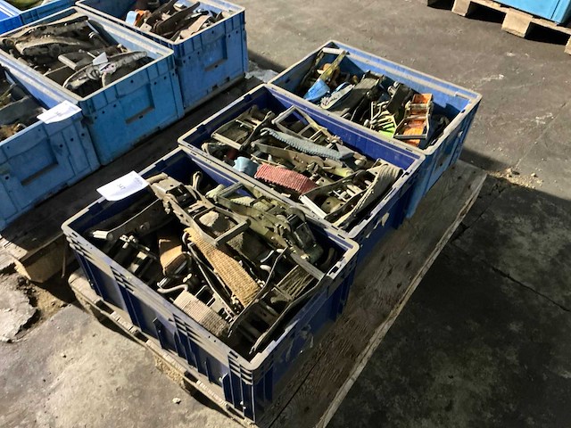 Grote partij spanbandratels - afbeelding 2 van  4