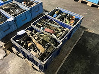 Grote partij spanbandratels - afbeelding 2 van  4