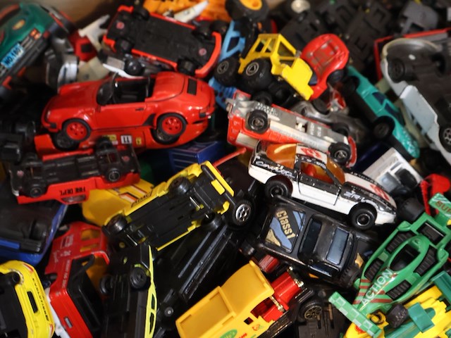 Grote partij speelgoedwagentjes - afbeelding 4 van  4