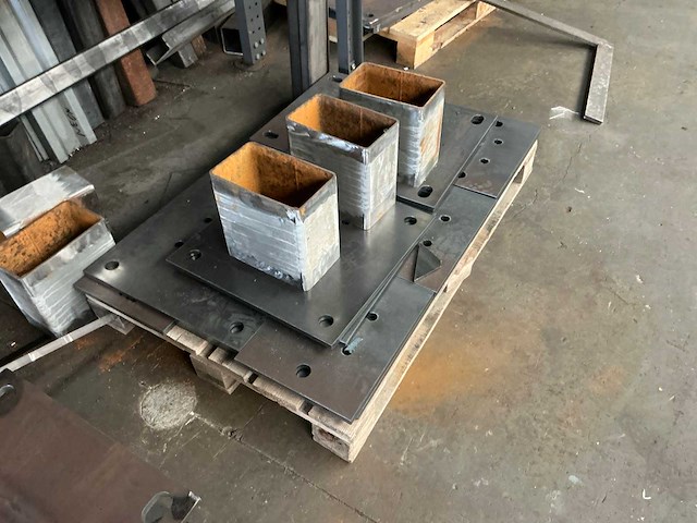 Grote partij stalen profielen en metaalrestanten - afbeelding 3 van  24