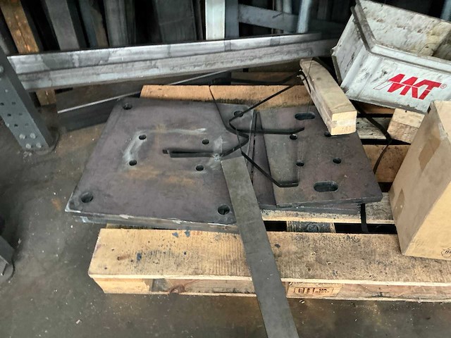 Grote partij stalen profielen en metaalrestanten - afbeelding 5 van  24