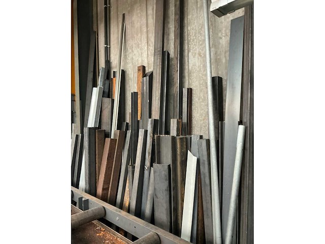 Grote partij stalen profielen en metaalrestanten - afbeelding 7 van  24
