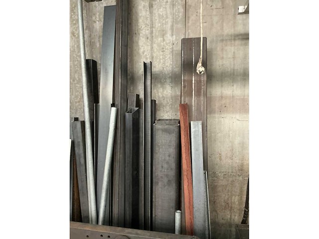 Grote partij stalen profielen en metaalrestanten - afbeelding 8 van  24