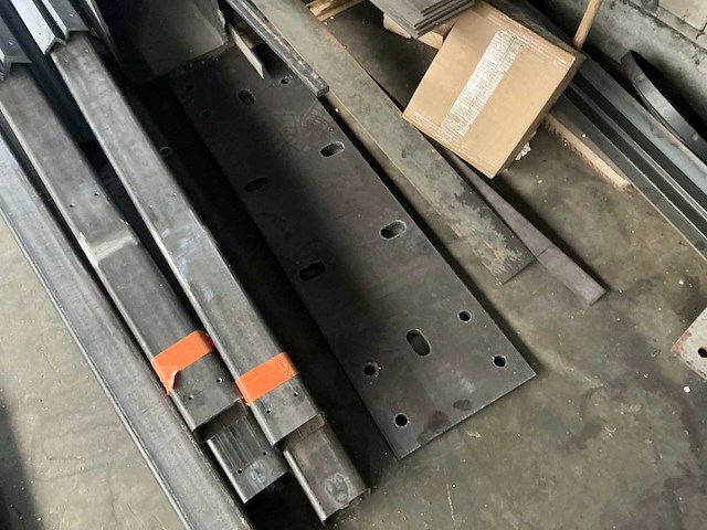 Grote partij stalen profielen en metaalrestanten - afbeelding 10 van  24