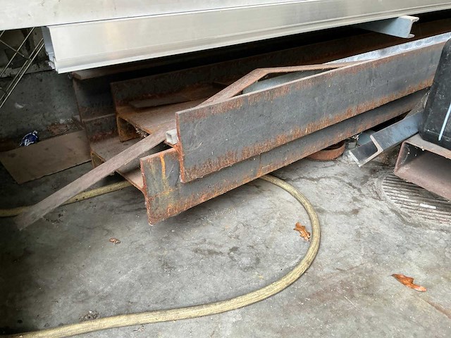 Grote partij stalen profielen en metaalrestanten - afbeelding 14 van  24