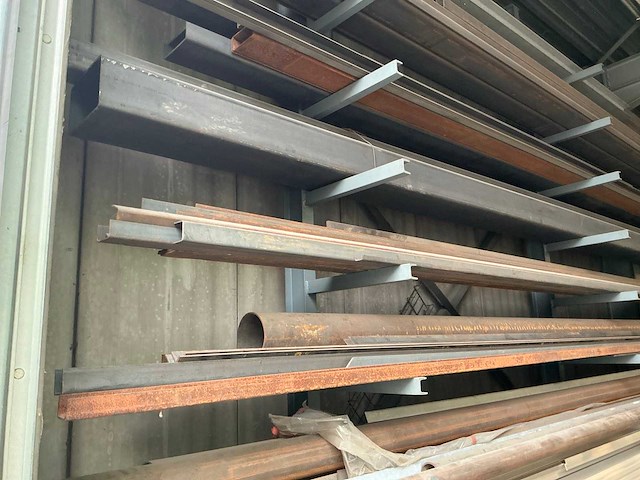 Grote partij stalen profielen en metaalrestanten - afbeelding 17 van  24