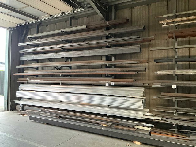 Grote partij stalen profielen en metaalrestanten - afbeelding 12 van  24