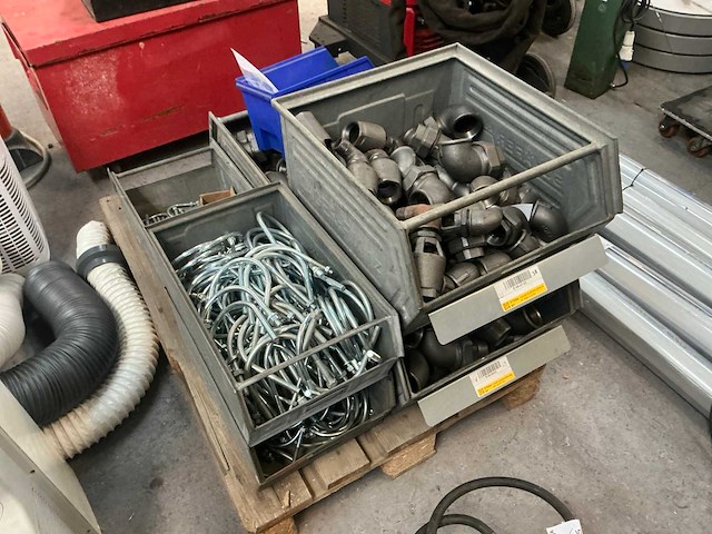 Grote partij stalen schroefkoppelingen - afbeelding 10 van  17