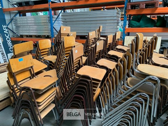 Grote partij stapelstoelen - afbeelding 1 van  4
