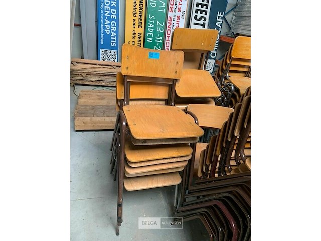 Grote partij stapelstoelen - afbeelding 2 van  4