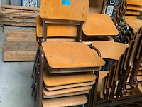 Grote partij stapelstoelen - afbeelding 2 van  4