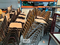 Grote partij stapelstoelen - afbeelding 3 van  4