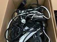 Grote partij stekkerdozen en verlangkambels - afbeelding 3 van  5