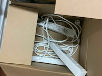 Grote partij stekkerdozen en verlangkambels - afbeelding 4 van  5