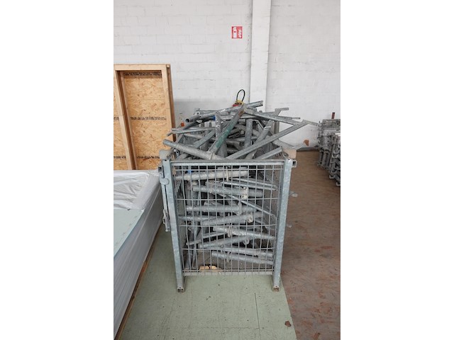 Grote partij stellingsonderdelen - afbeelding 2 van  21