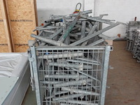 Grote partij stellingsonderdelen - afbeelding 2 van  21