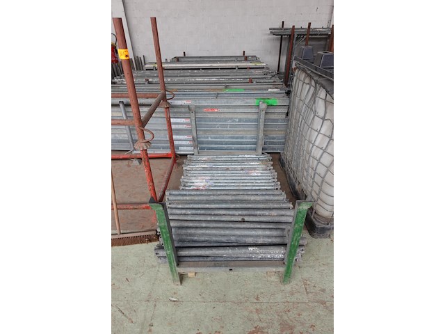 Grote partij stellingsonderdelen - afbeelding 4 van  21