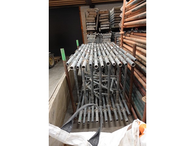 Grote partij stellingsonderdelen - afbeelding 1 van  21