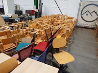 Grote partij stoelen
