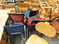 Grote partij stoelen - afbeelding 3 van  7