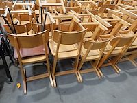 Grote partij stoelen - afbeelding 4 van  7