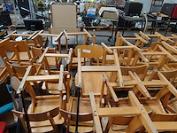 Grote partij stoelen - afbeelding 5 van  7