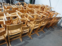 Grote partij stoelen - afbeelding 6 van  7
