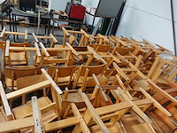 Grote partij stoelen - afbeelding 7 van  7