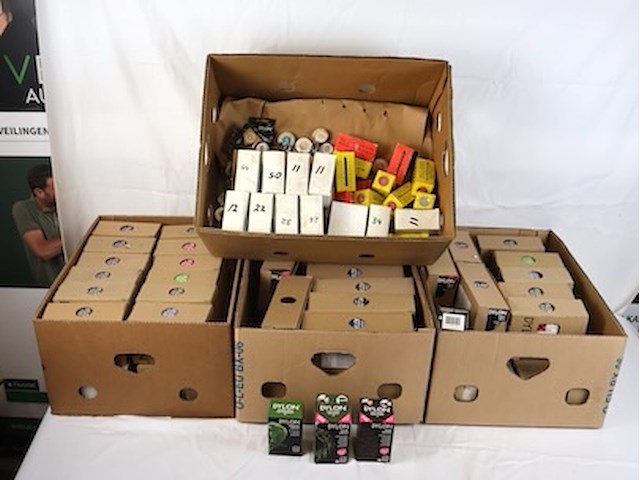 Grote partij textielverf - afbeelding 1 van  6