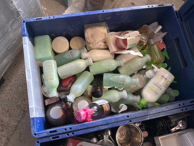 Grote partij toilet- en badkameraccessoires - afbeelding 8 van  11