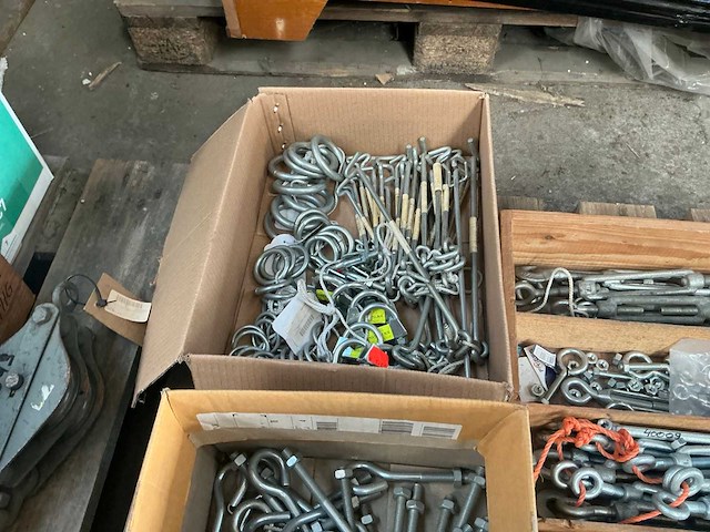 Grote partij trekankers en bevestigingsmaterialen - afbeelding 1 van  10