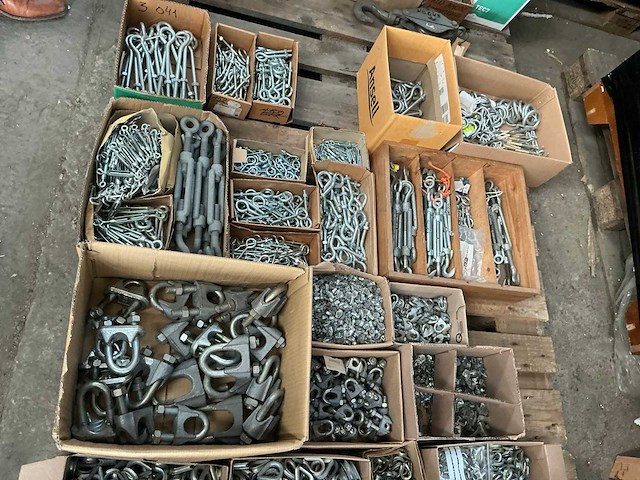 Grote partij trekankers en bevestigingsmaterialen - afbeelding 8 van  10