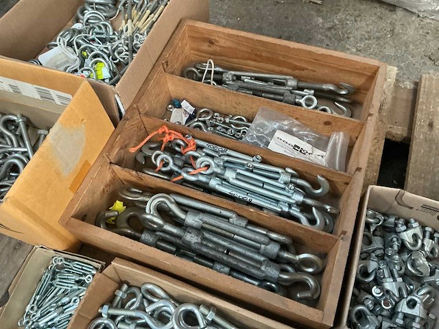 Grote partij trekankers en bevestigingsmaterialen - afbeelding 9 van  10