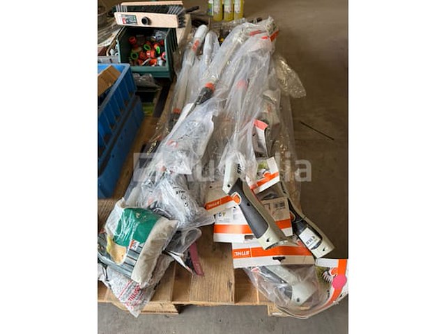 Grote partij tuin toebehoren w.o. stihl - afbeelding 2 van  11