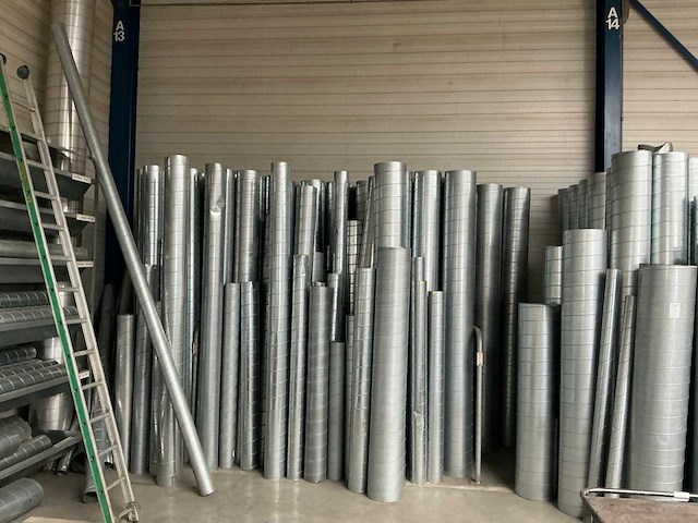 Grote partij ventilatiekanalen - afbeelding 2 van  8