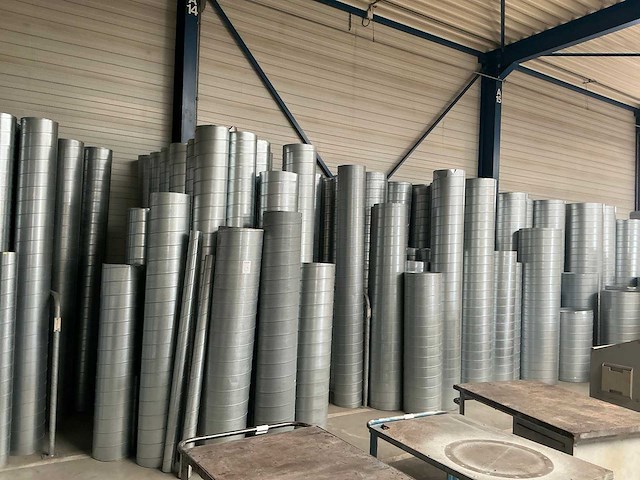 Grote partij ventilatiekanalen - afbeelding 3 van  8