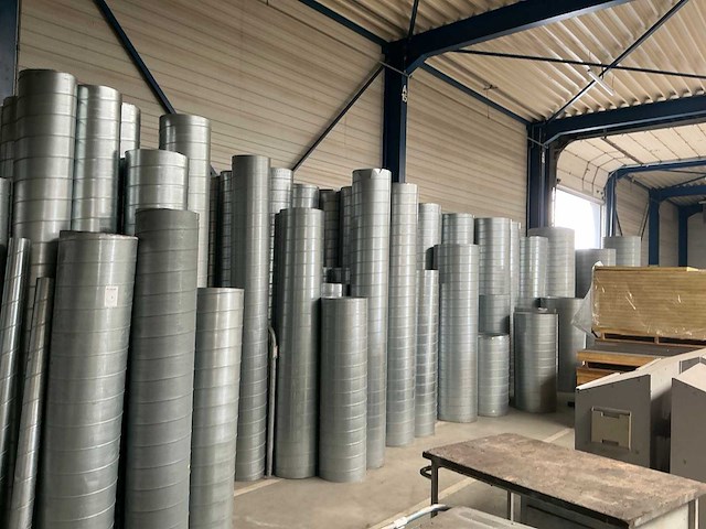 Grote partij ventilatiekanalen - afbeelding 4 van  8