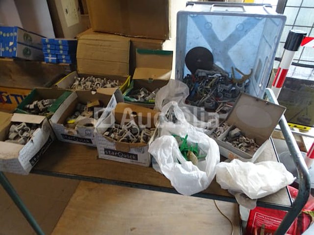 Grote partij verschillende bevestigingsmiddelen (zie foto's) - afbeelding 1 van  16