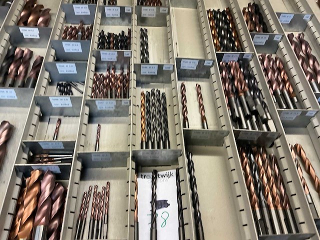 Grote partij volhardmetalen boren met inwendige koeling - afbeelding 2 van  28