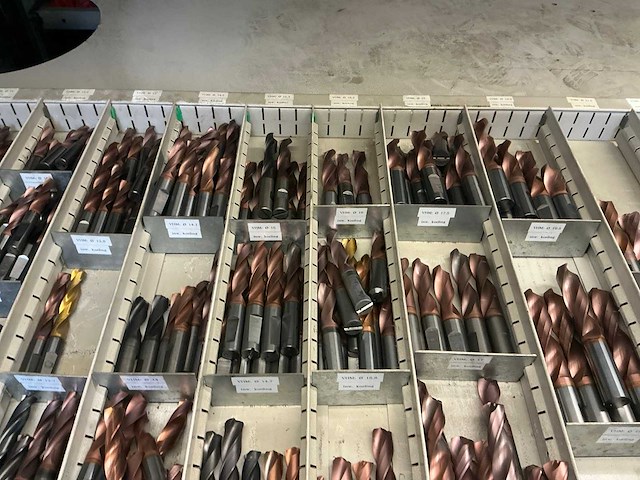 Grote partij volhardmetalen boren met inwendige koeling - afbeelding 8 van  28