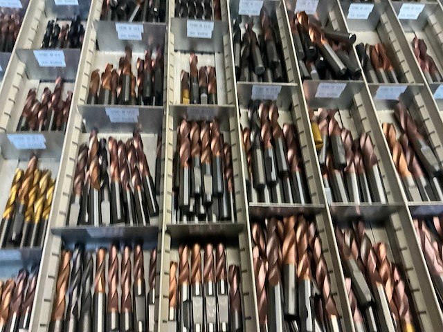 Grote partij volhardmetalen boren met inwendige koeling - afbeelding 14 van  28