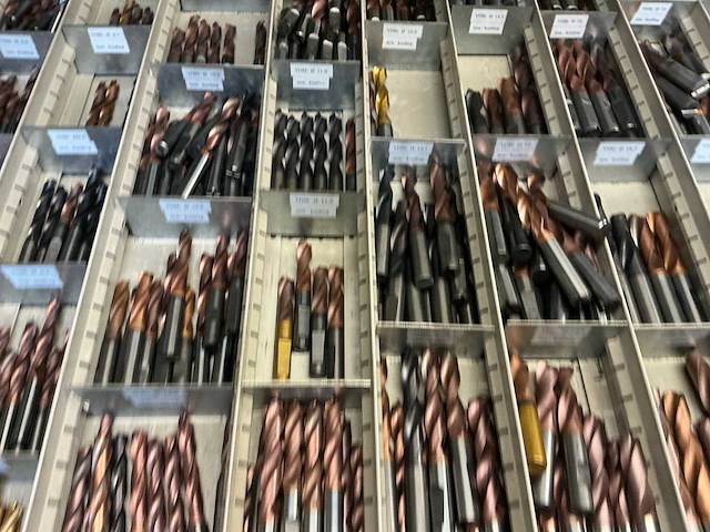 Grote partij volhardmetalen boren met inwendige koeling - afbeelding 15 van  28