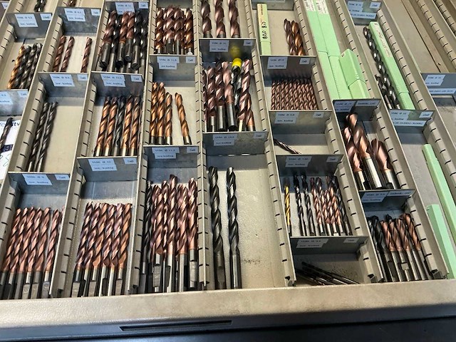 Grote partij volhardmetalen boren met inwendige koeling - afbeelding 23 van  28