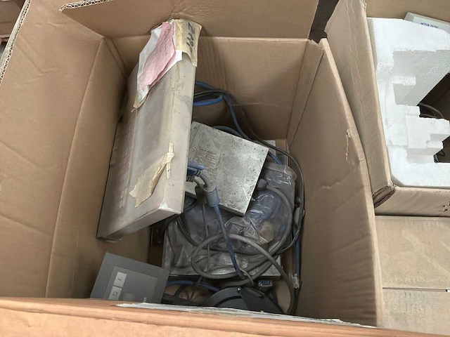 Grote partij weegtoesellen ververij - afbeelding 4 van  4