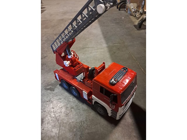Grote pompierwagen - afbeelding 4 van  4